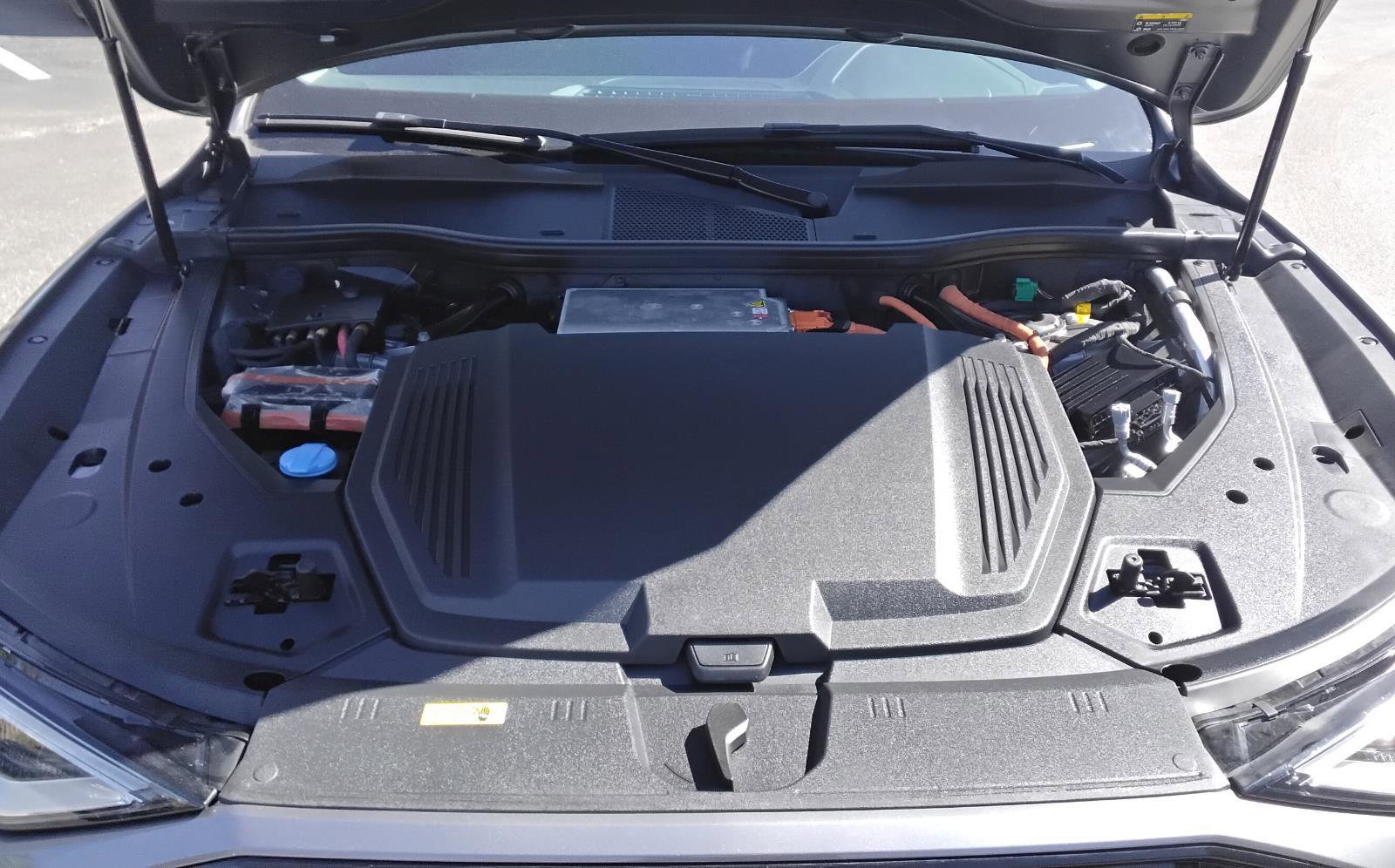 Used 2023 Audi e-tron Premium Plus w/ Premium Plus Package image 25