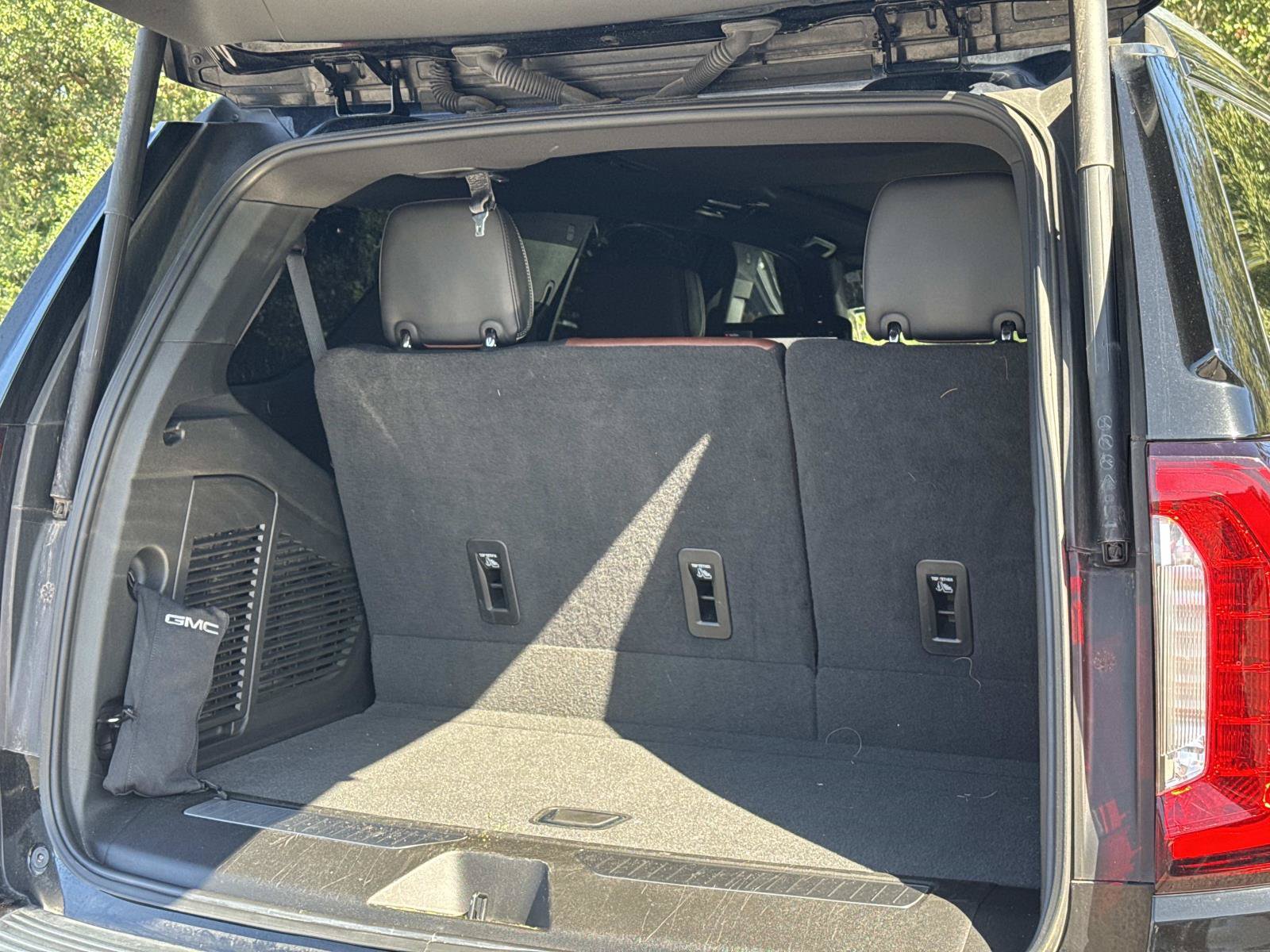 Used 2024 GMC Yukon Denali Ultimate w/ LPO, Floor Liner Package AWD/4WD image 28