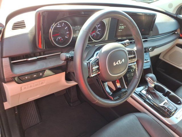 Used 2023 Kia Carnival EX FWD image 8