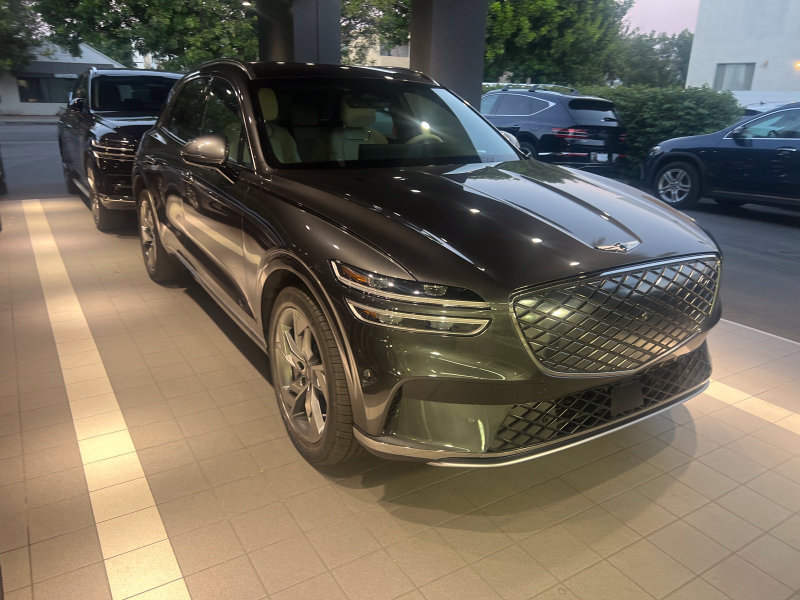 Used 2023 Genesis Electrified GV70 AWD/4WD image 10