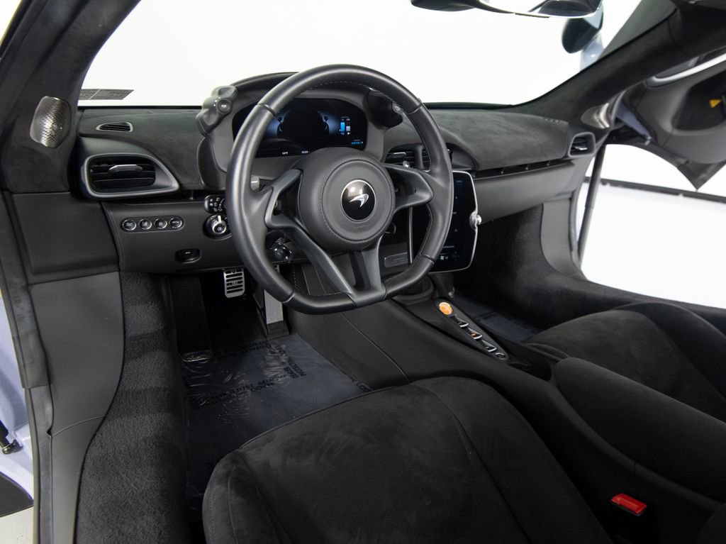 Used 2025 McLaren Artura Spider image 14