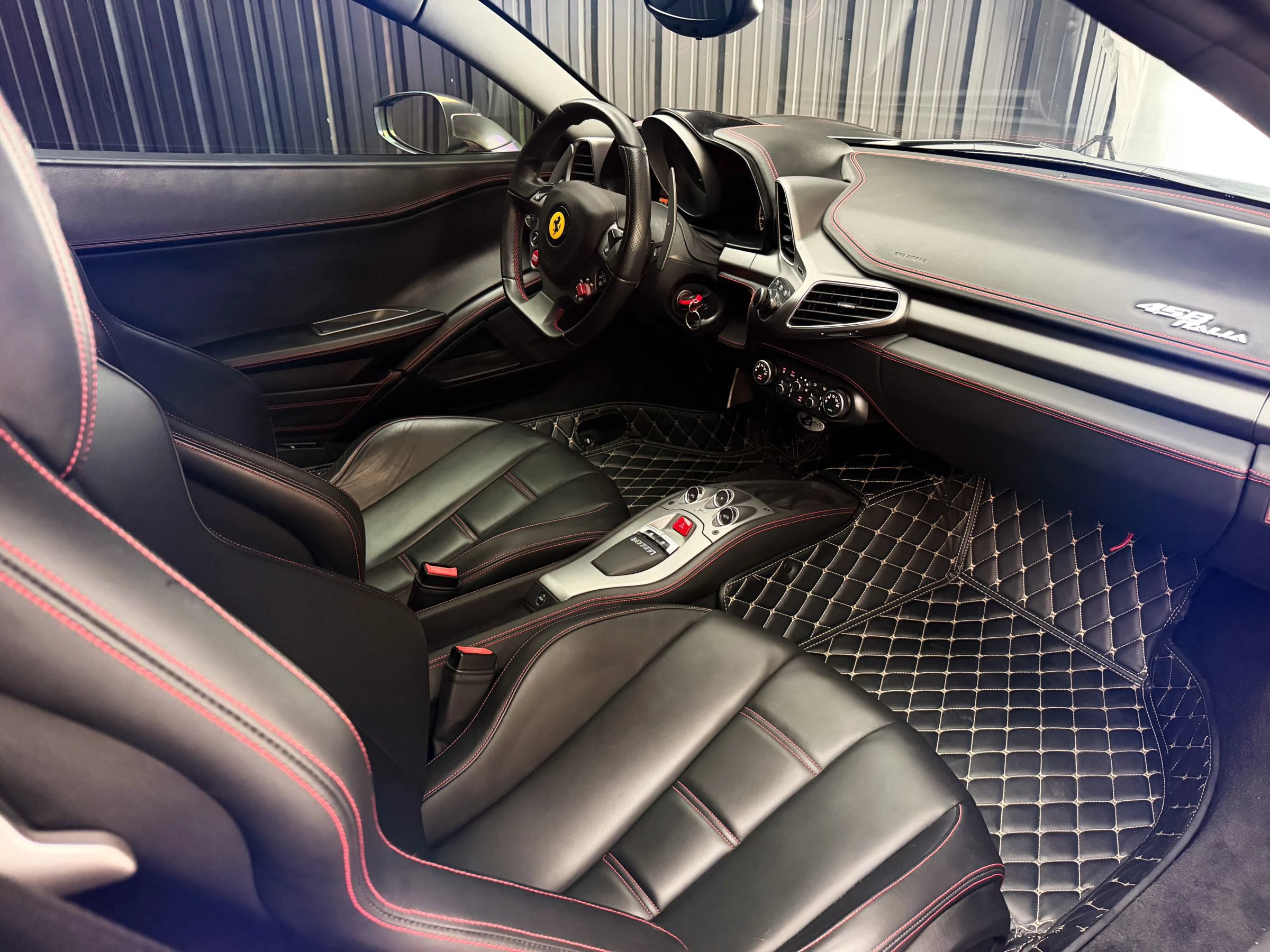 Used 2011 Ferrari 458 Italia Coupe RWD image 13