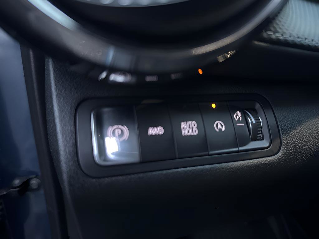 Used 2025 Chevrolet Equinox LT w/ Safety and Technology Package image 16