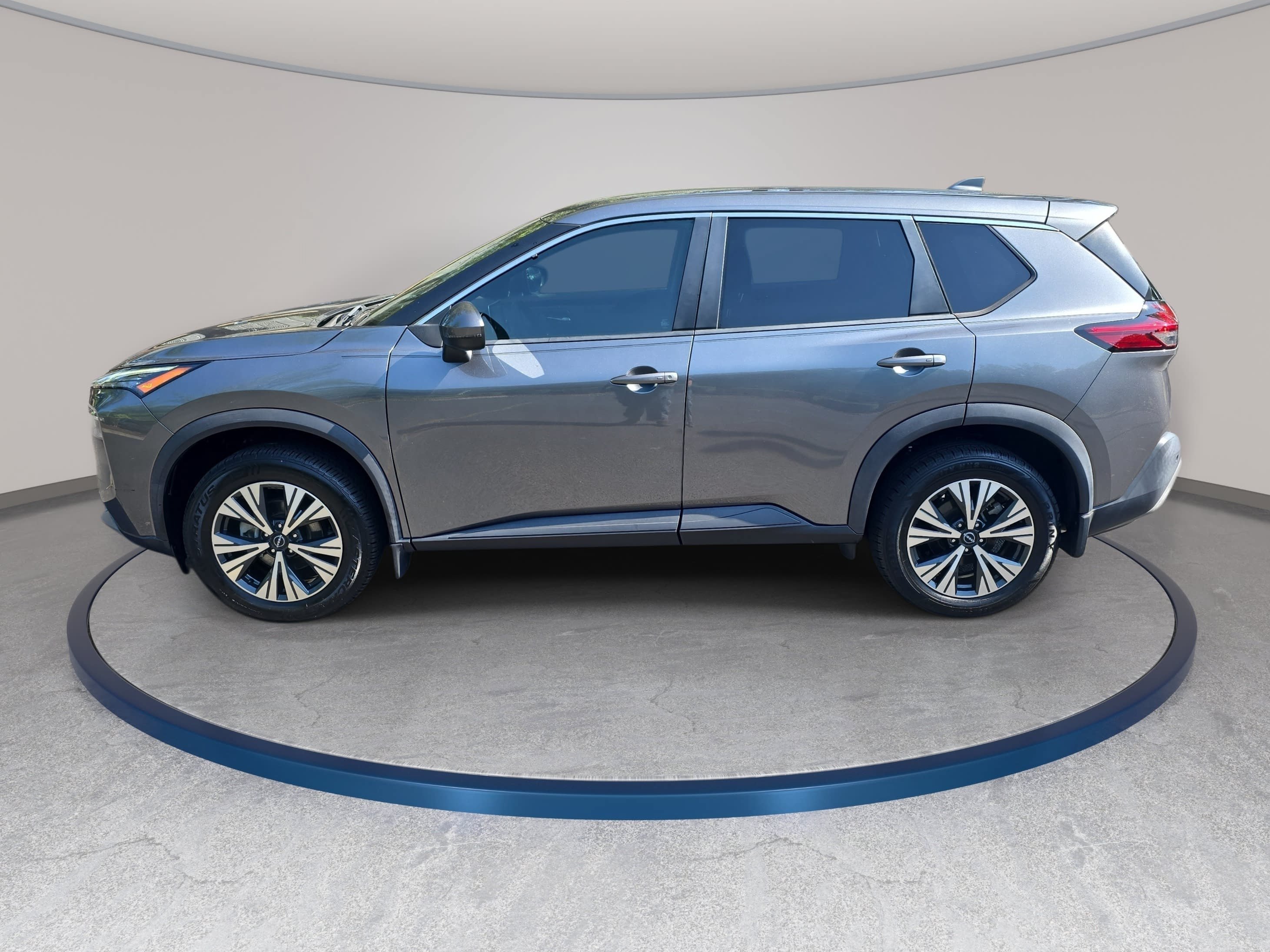 Used 2022 Nissan Rogue SV FWD image 8