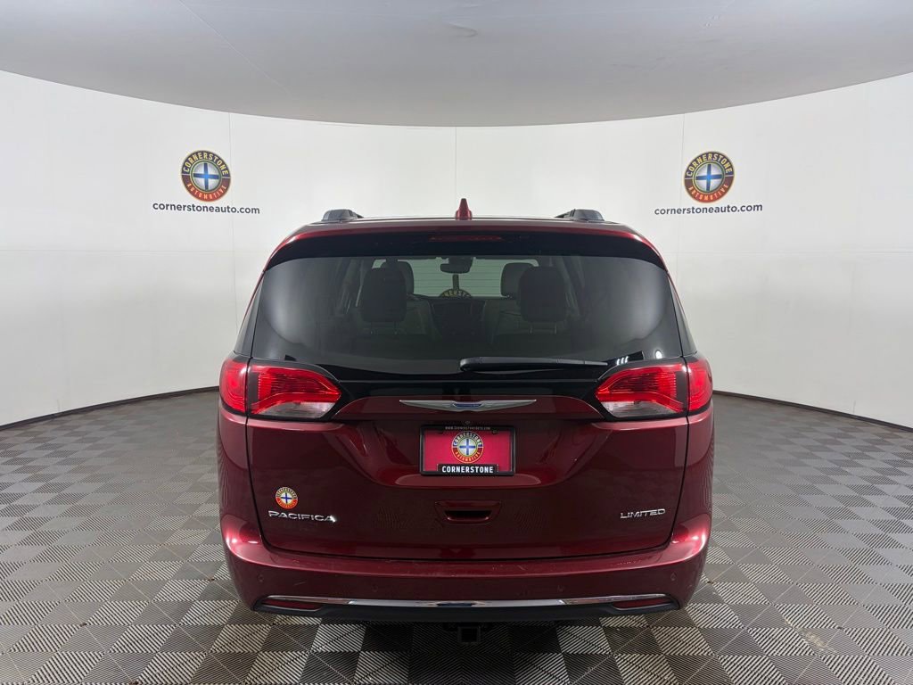 Used 2018 Chrysler Pacifica Limited w/ Tire & Wheel Group FWD image 8