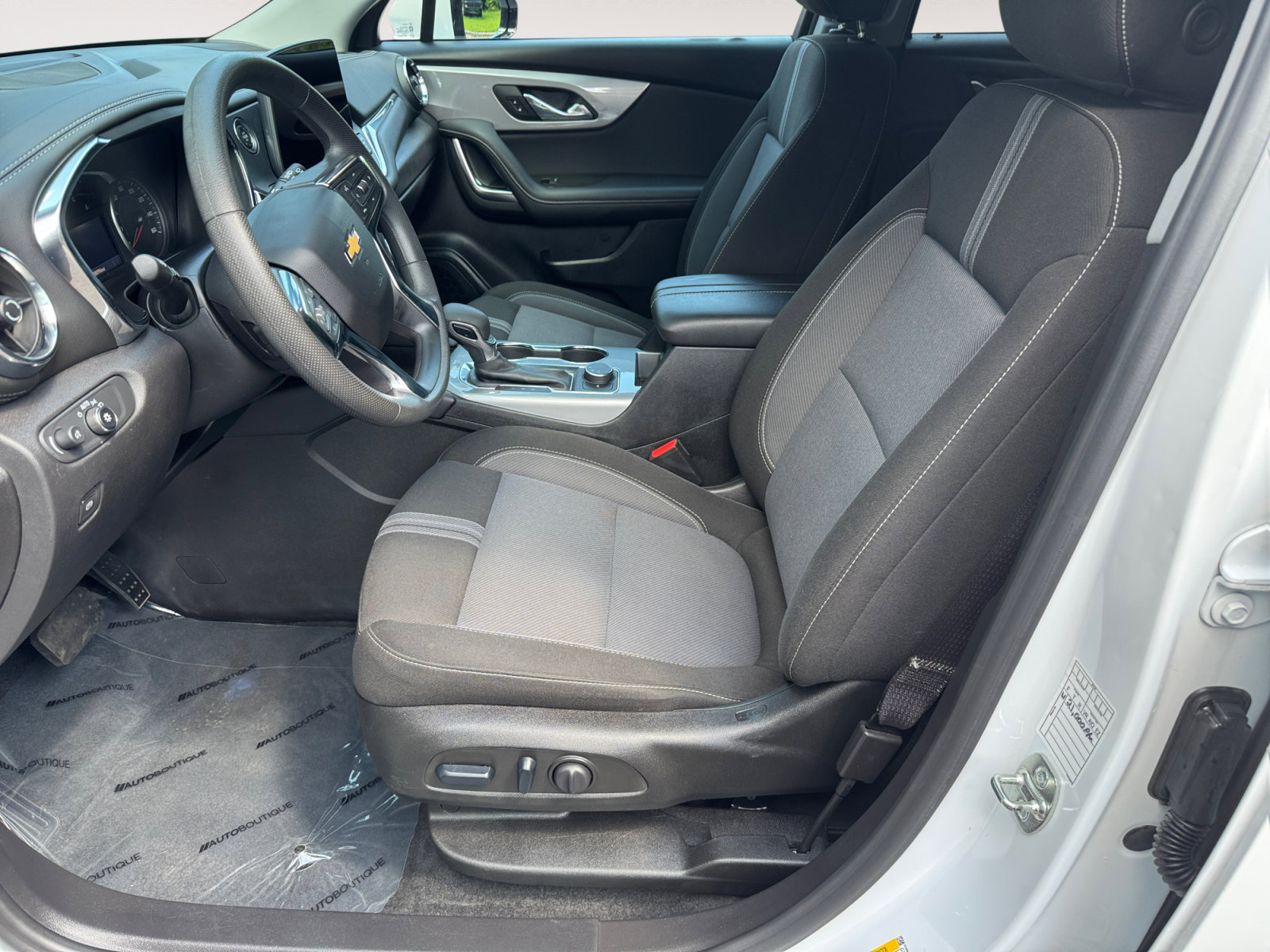 Used 2025 Chevrolet Blazer LT FWD image 10