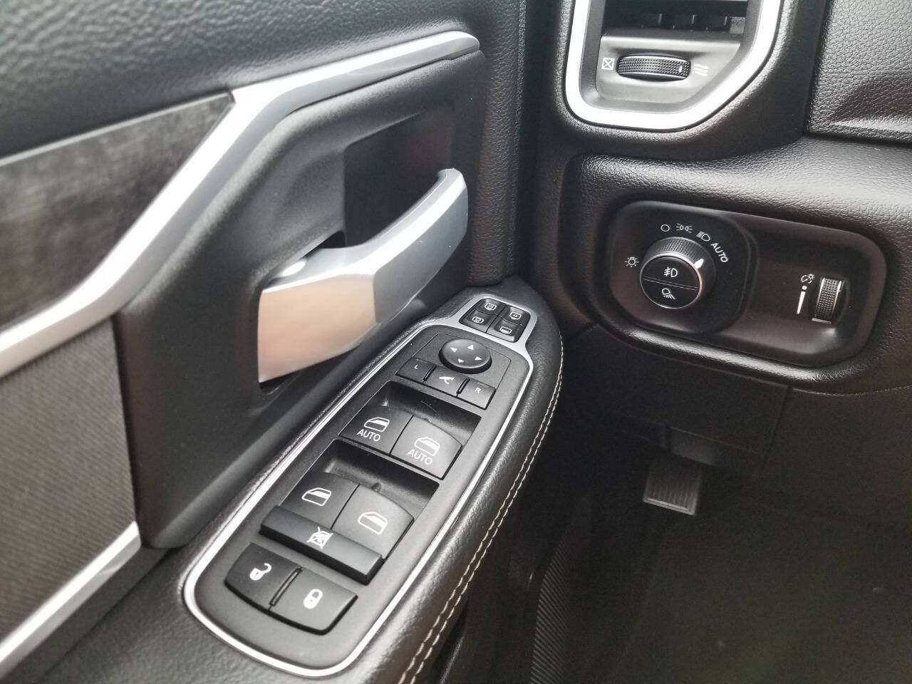 Certified 2024 RAM 2500 Big Horn w/ Bed Utility Group AWD/4WD image 30