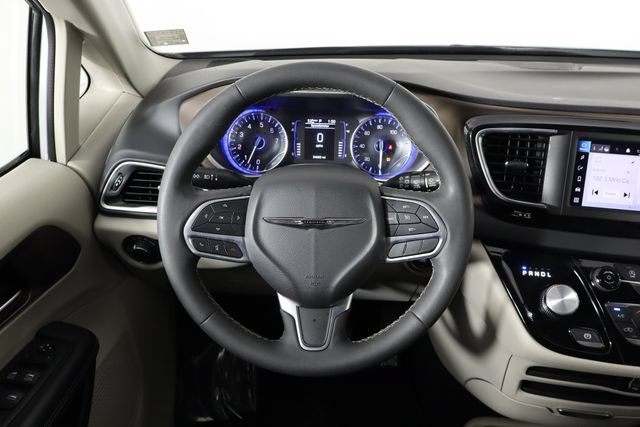 Used 2023 Chrysler Voyager LX FWD image 7
