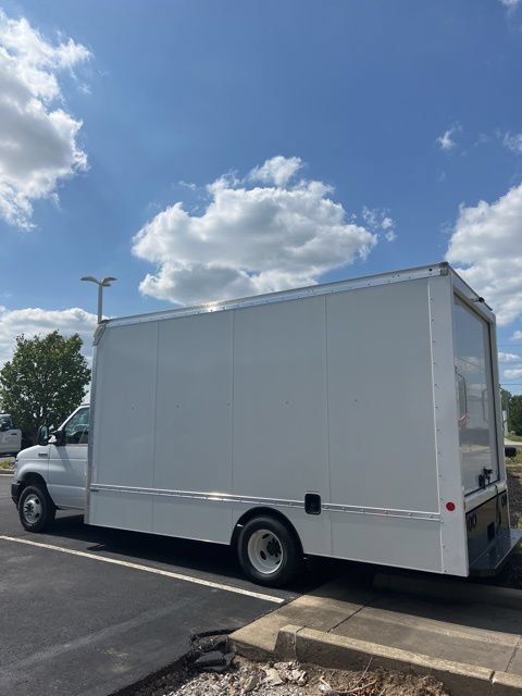 New 2025 Ford E-450 and Econoline 450 Super Duty w/ Driver's Safety Package RWD image 2