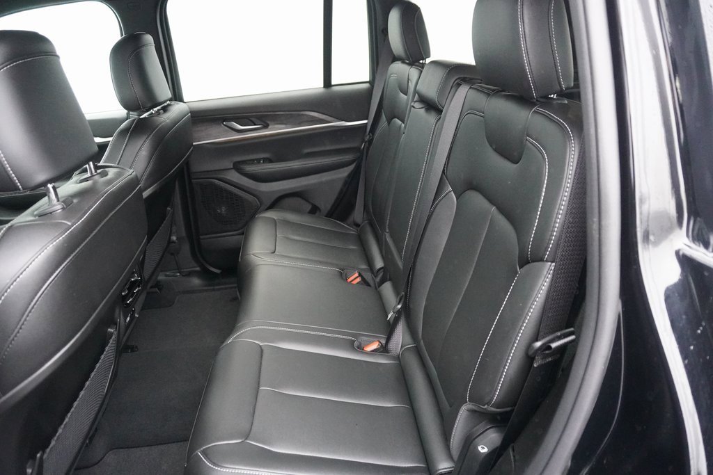 Used 2024 Jeep Grand Cherokee Limited w/ Black Appearance Package image 25