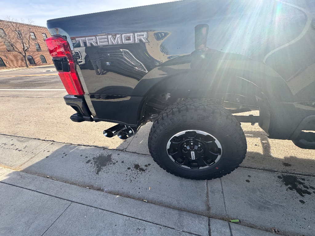 New 2025 Ford F250 Platinum w/ Tremor Off-Road Package image 4