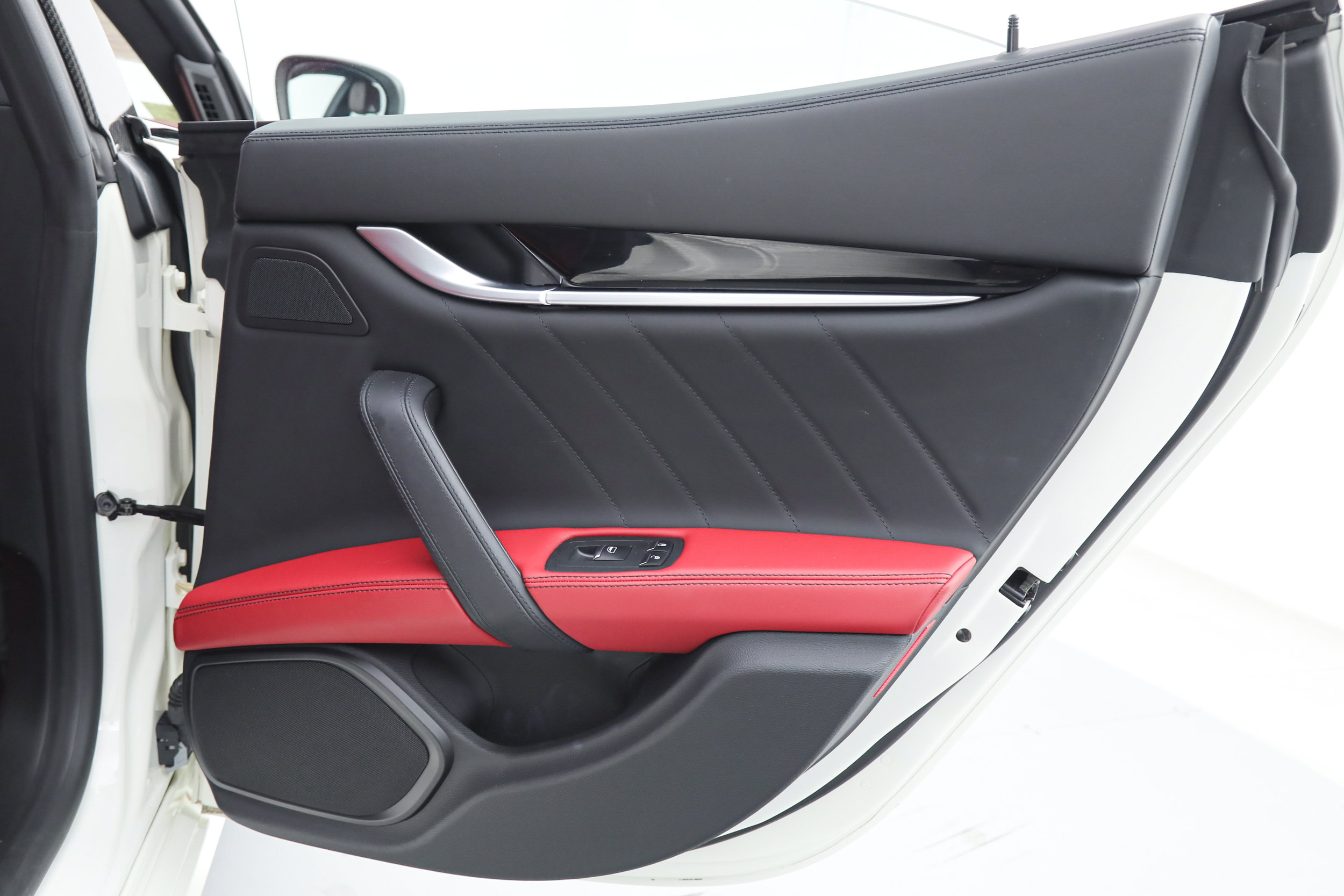Certified 2023 Maserati Ghibli Modena RWD image 12