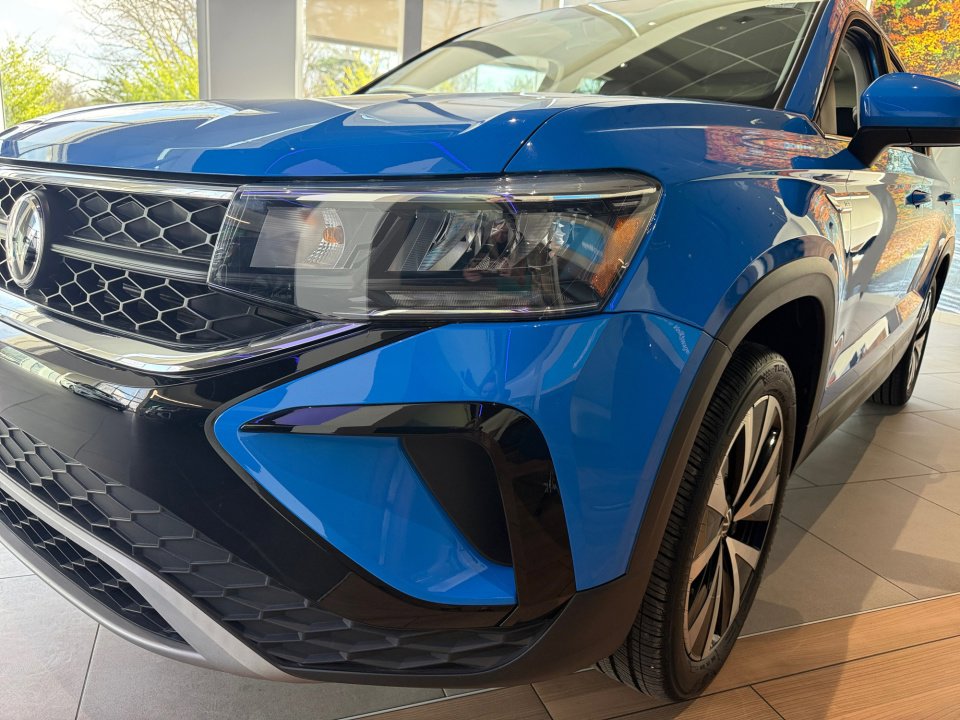 Certified 2022 Volkswagen Taos SE w/ Panoramic Sunroof Package image 30