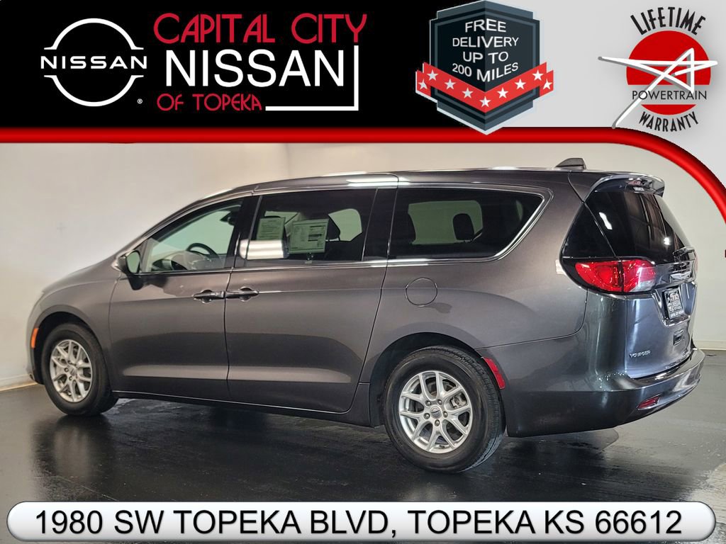 Used 2023 Chrysler Voyager LX image 23