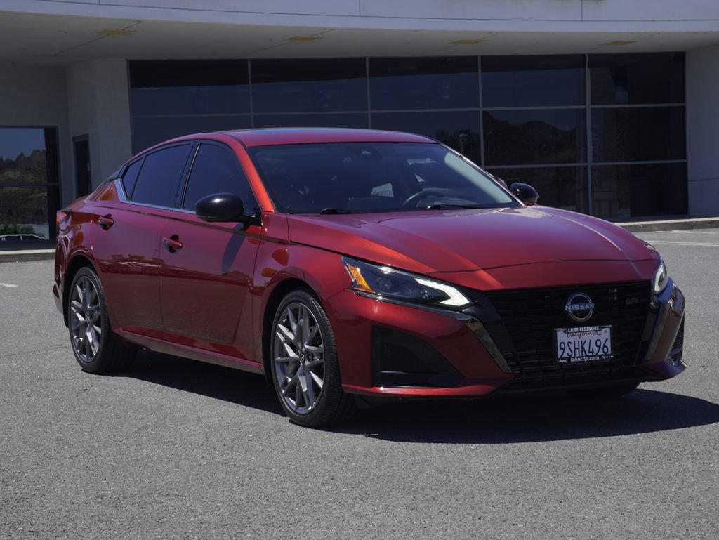 Used 2023 Nissan Altima 2.0 SR FWD image 2