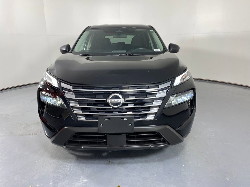 Used 2025 Nissan Rogue S image 2