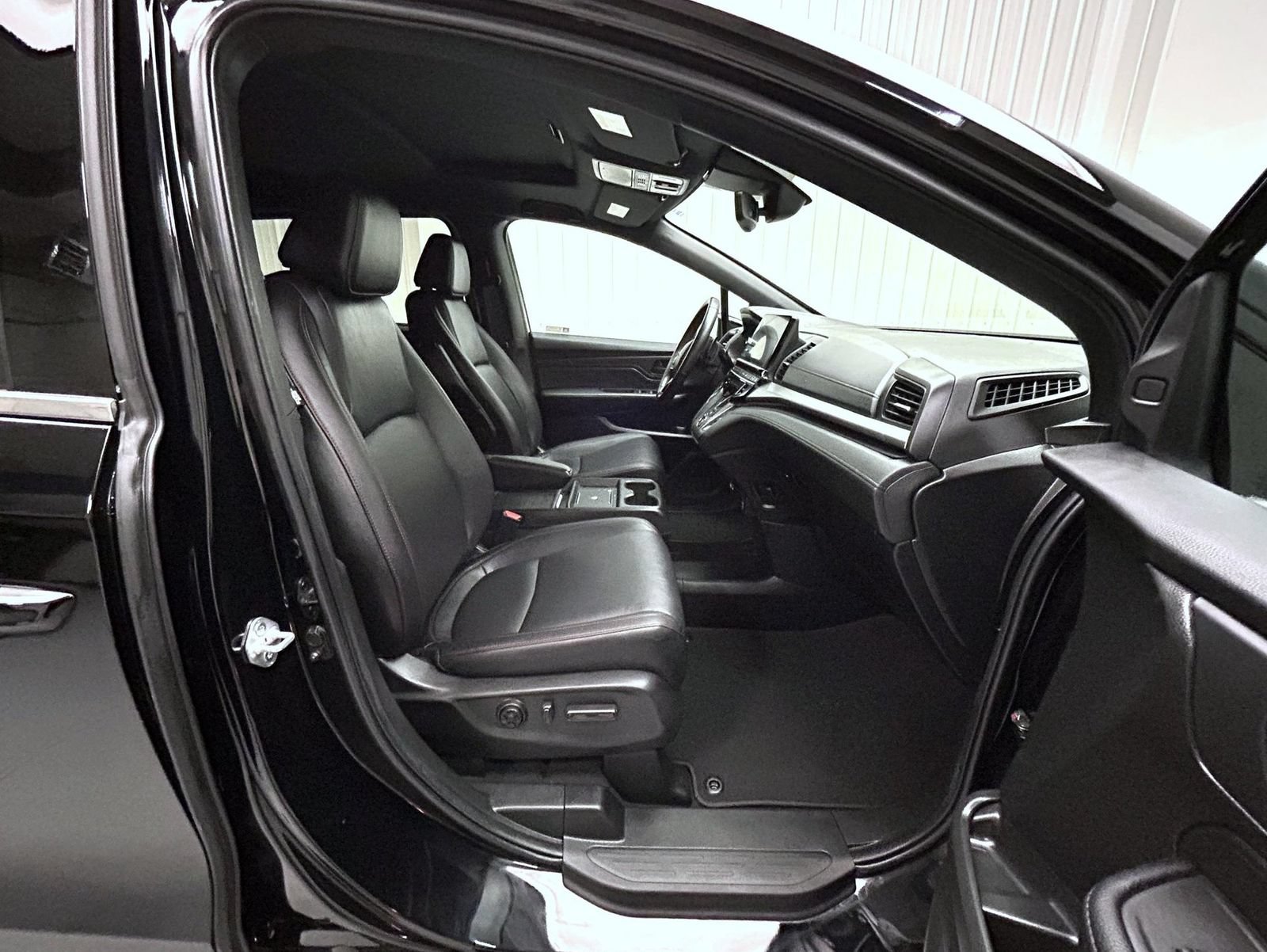 Used 2025 Honda Odyssey Sport-L image 15