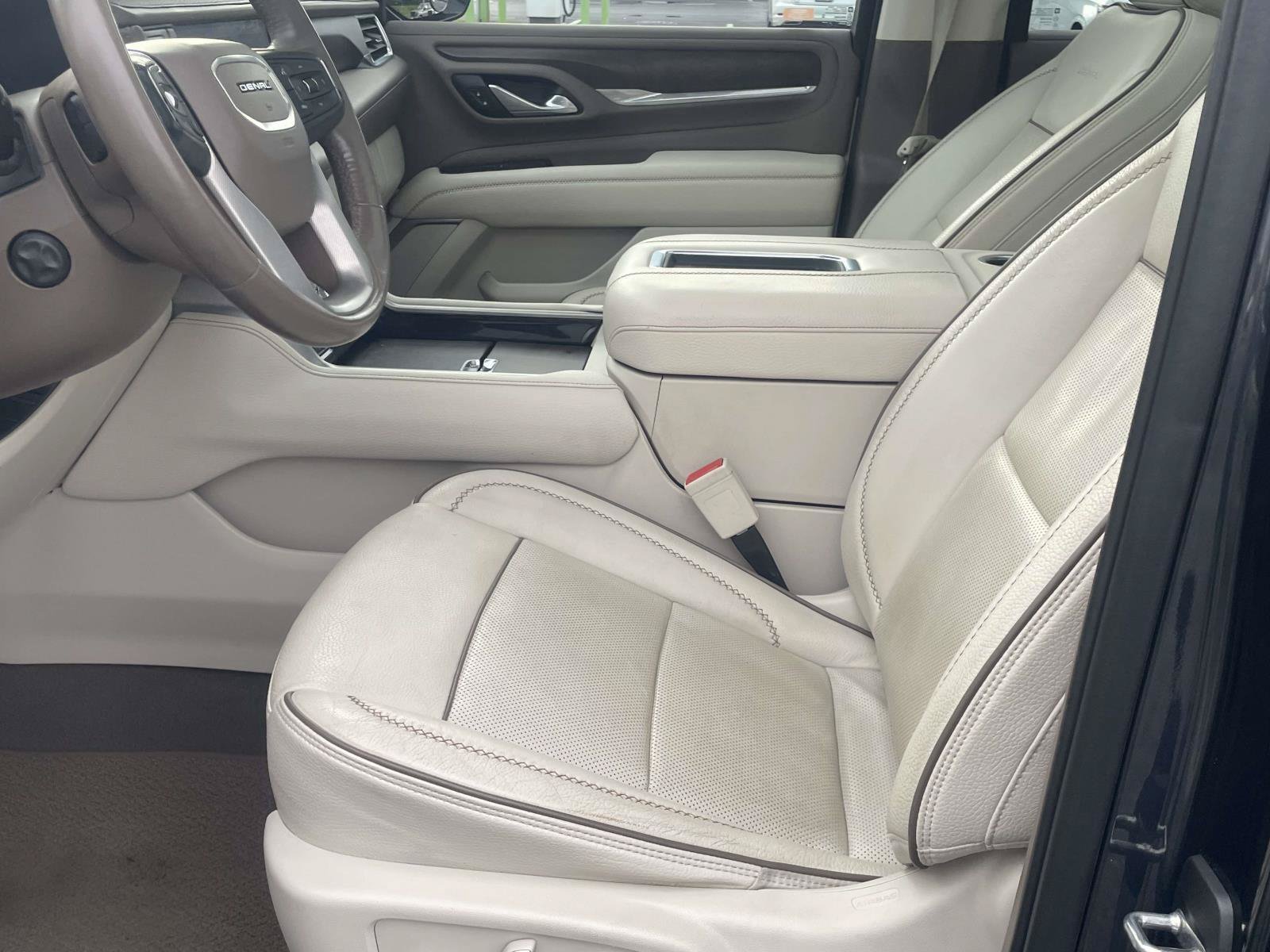 Used 2021 GMC Yukon Denali w/ Denali Ultimate Package AWD/4WD image 17