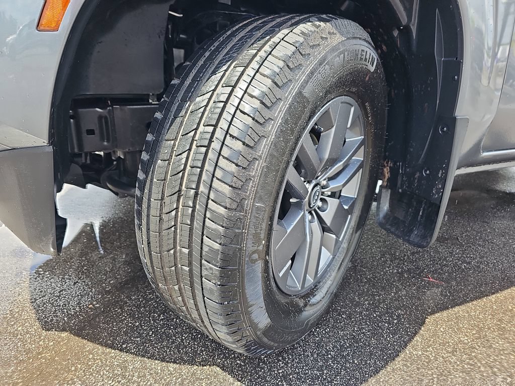 Used 2025 Nissan Frontier SV RWD image 34