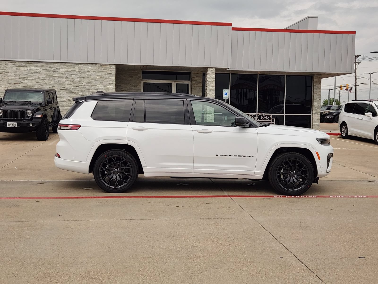 New 2026 Jeep Grand Cherokee L Summit AWD/4WD image 7