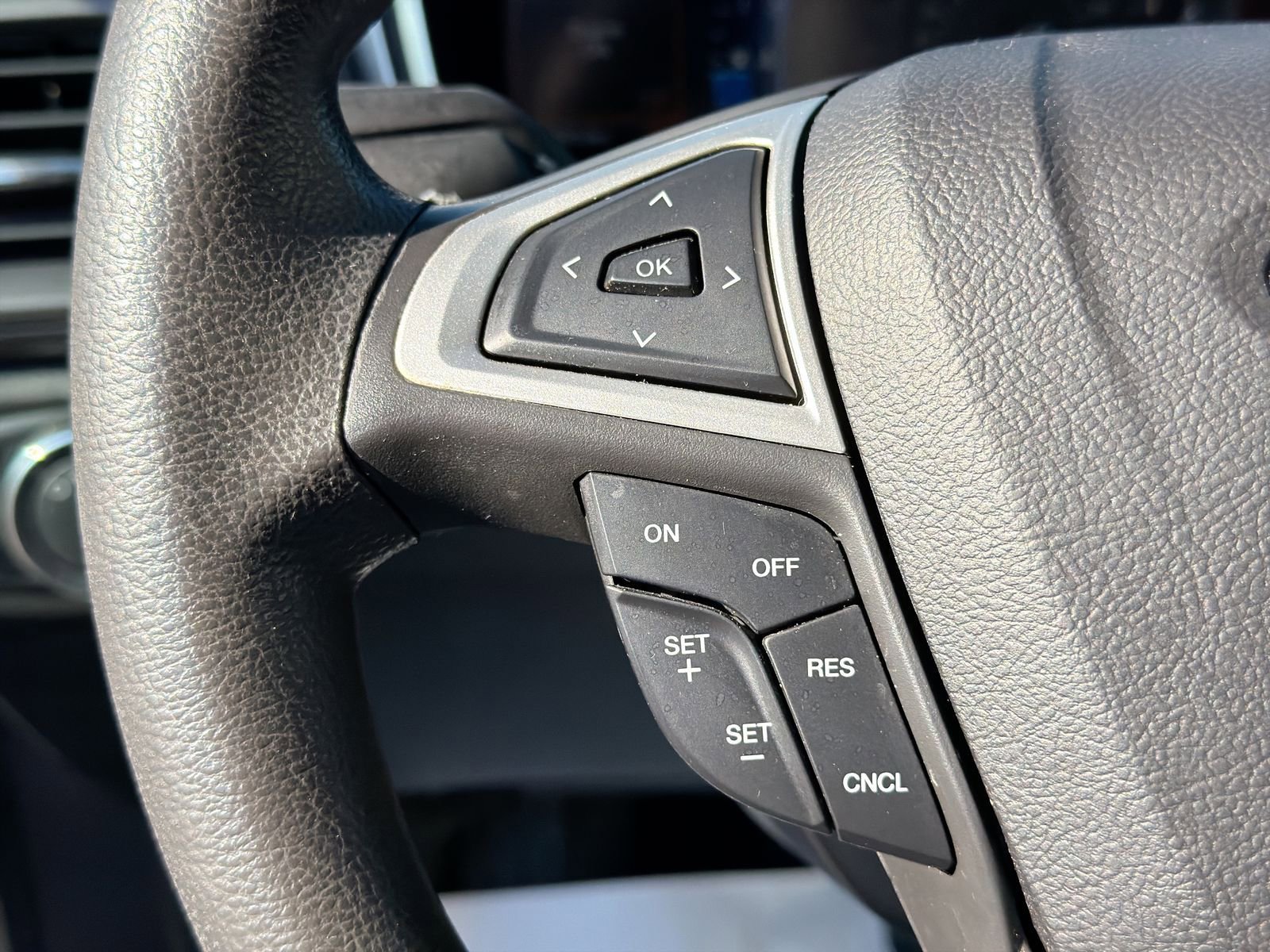 Used 2016 Ford Fusion SE FWD image 24