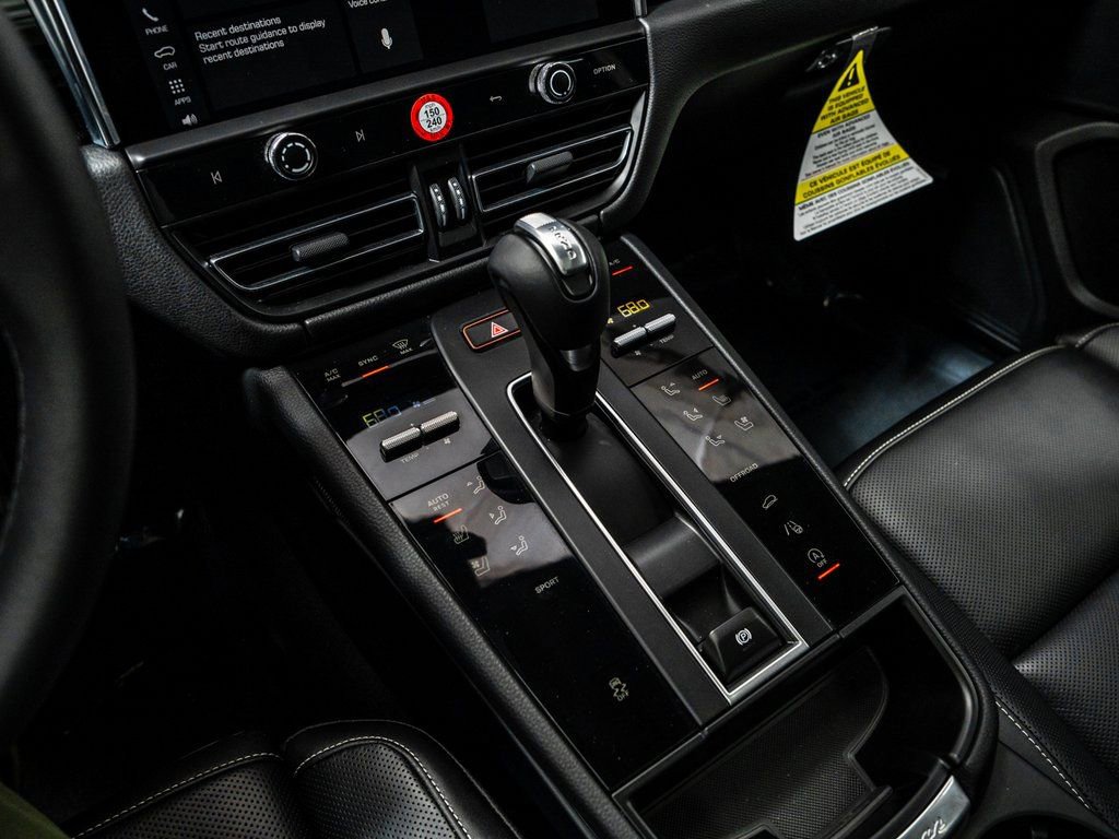 Certified 2025 Porsche Macan image 19
