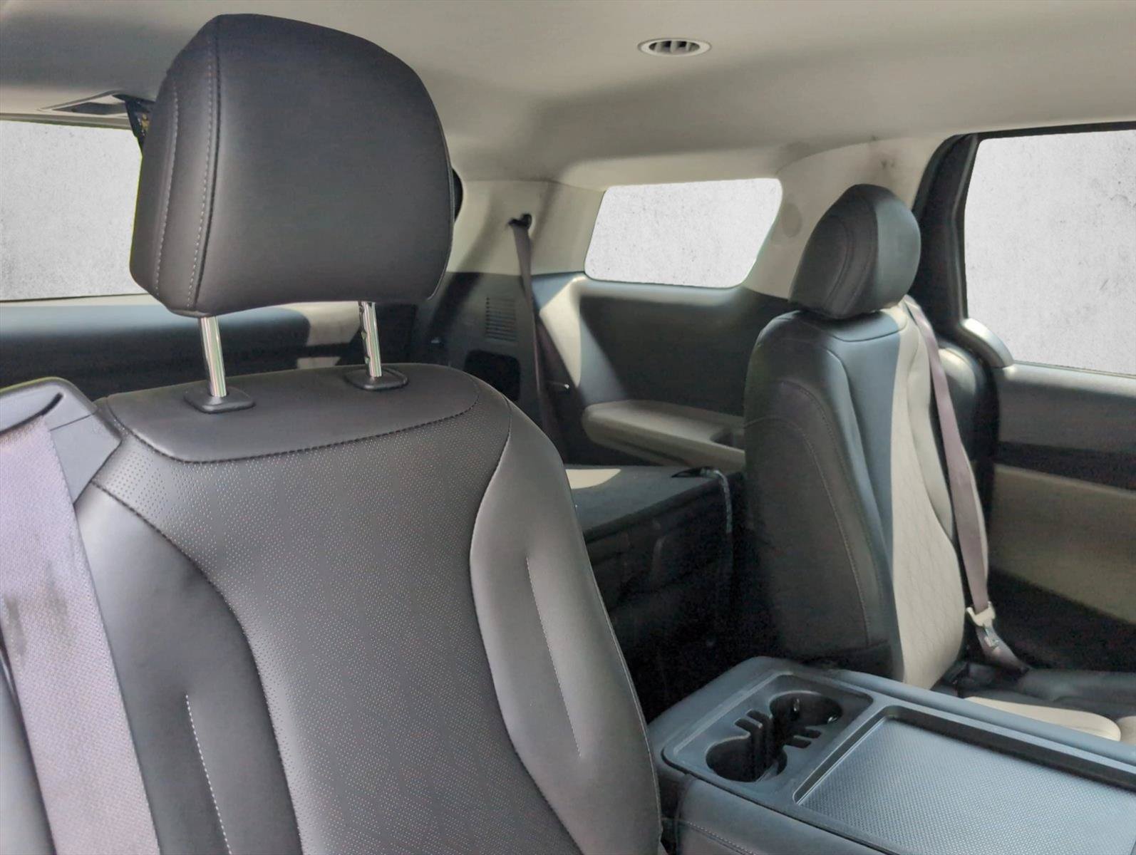 Used 2025 Kia Carnival FWD image 26