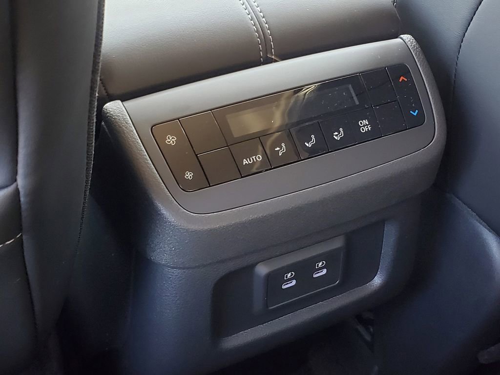 New 2026 Nissan Pathfinder SL image 30