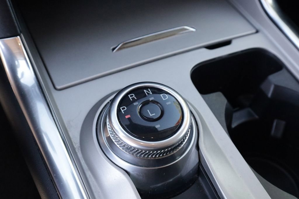 Used 2023 Ford Explorer Limited w/ Equipment Group 301A RWD image 9