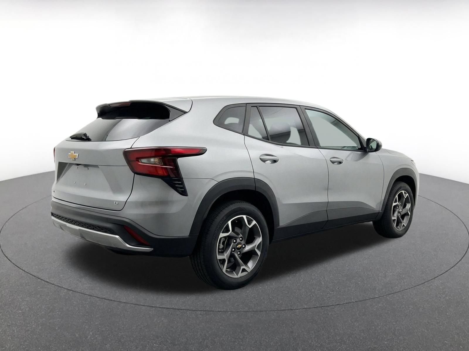 Used 2025 Chevrolet Trax LT FWD image 11