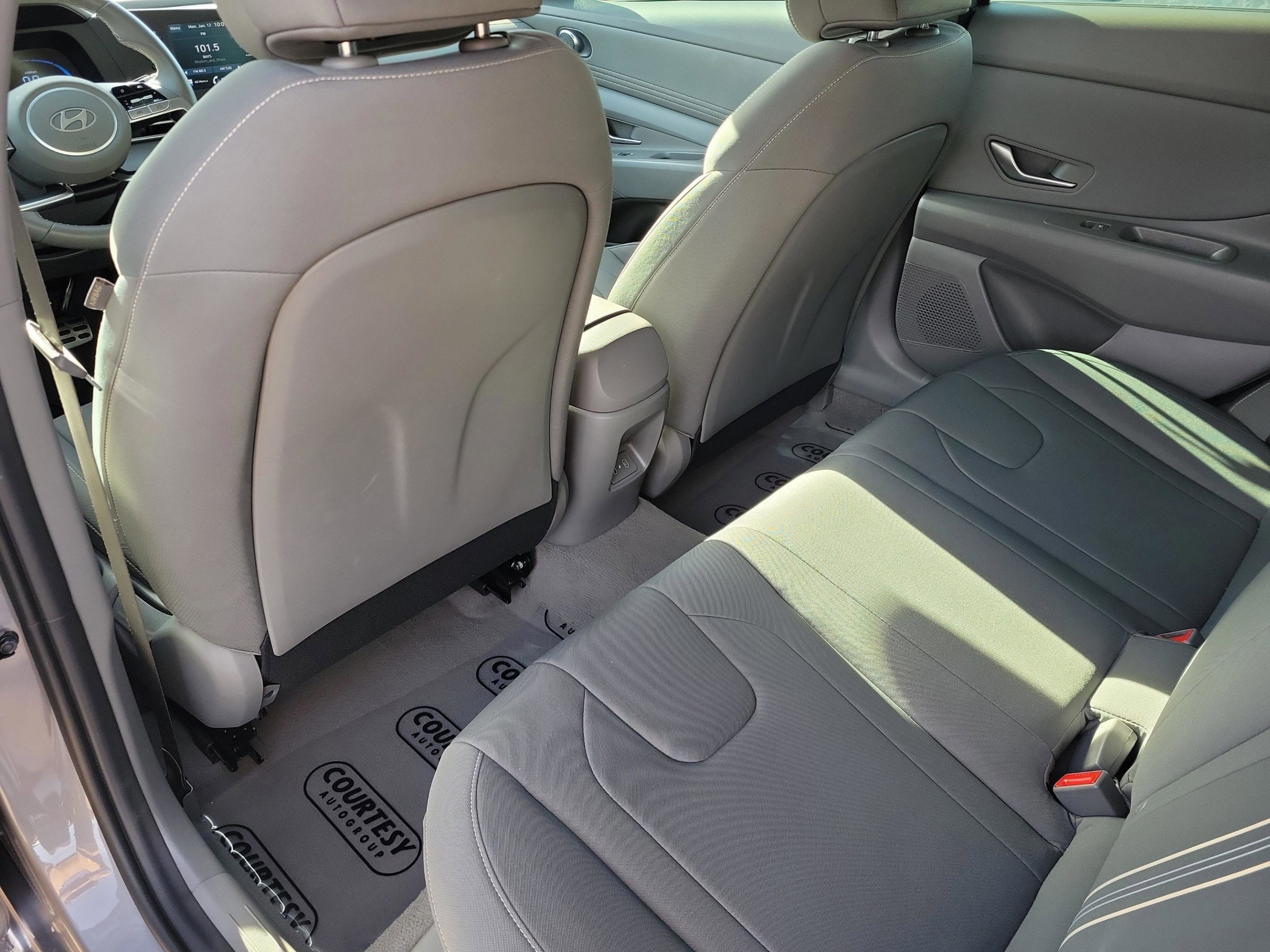 Used 2025 Hyundai Elantra Sport image 6