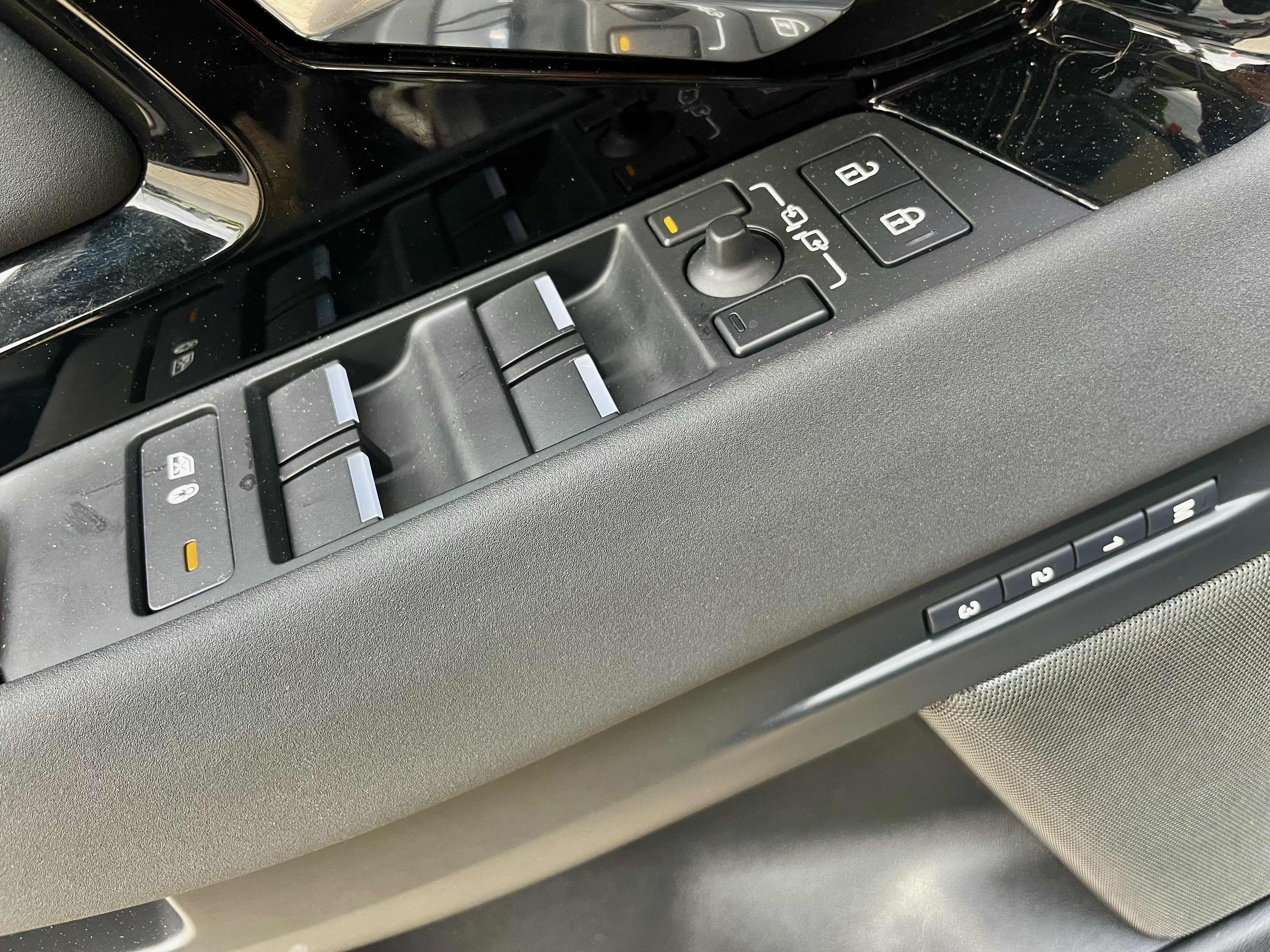 Certified 2025 Land Rover Range Rover Evoque Dynamic SE AWD/4WD image 11