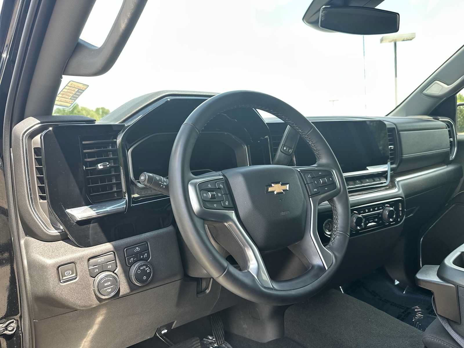 Used 2023 Chevrolet Silverado 1500 LT AWD/4WD image 16