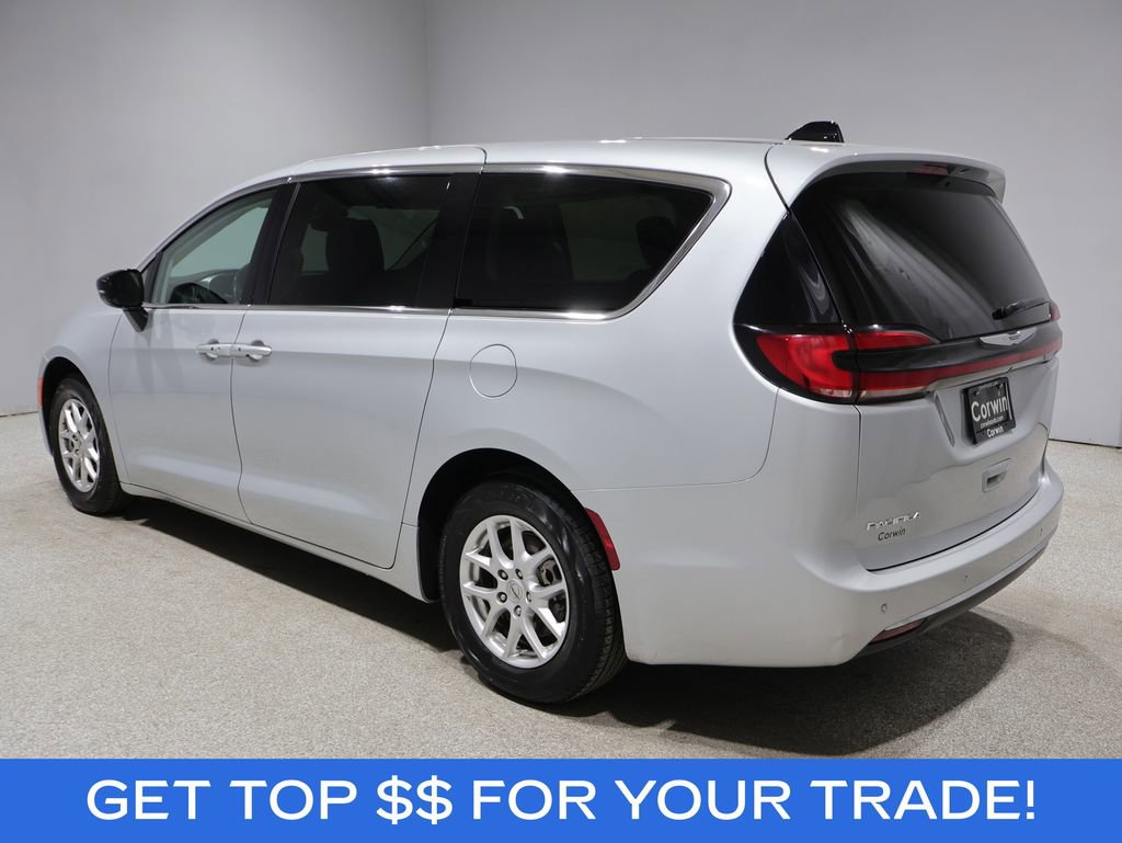 Used 2024 Chrysler Pacifica Touring-L FWD image 4