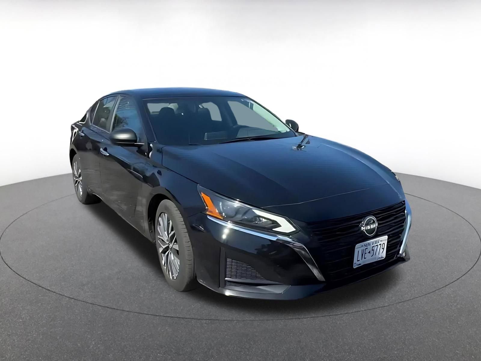 Used 2025 Nissan Altima 2.5 SV image 3