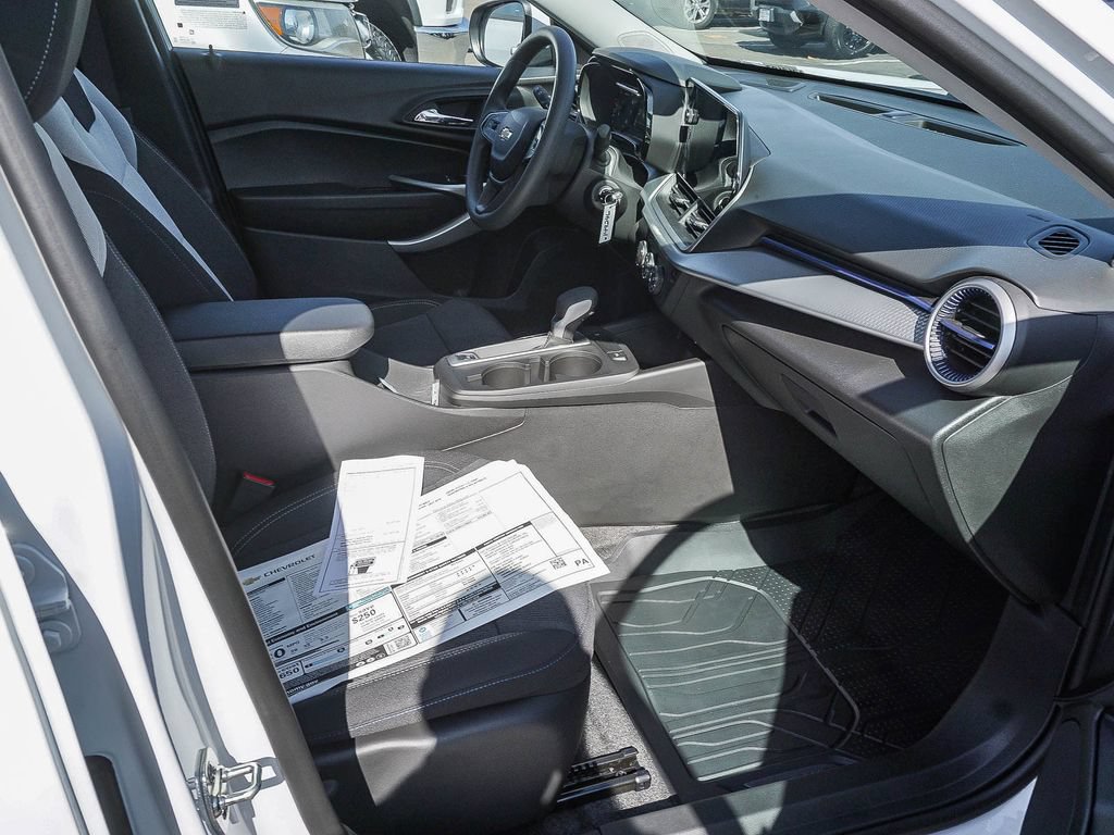 New 2026 Chevrolet Trax LS w/ LS Convenience Package FWD image 12