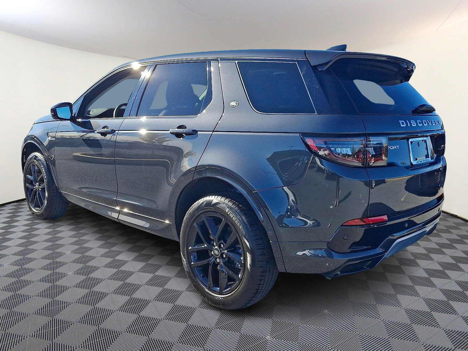 Used 2025 Land Rover Discovery Sport S image 2