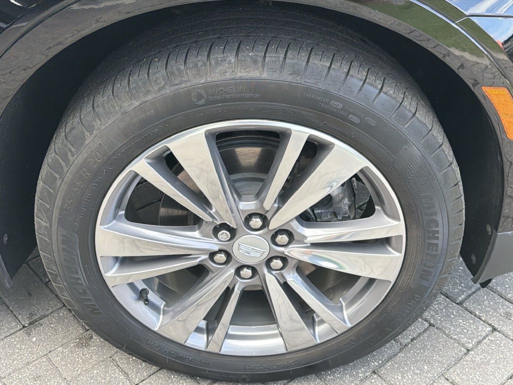 Certified 2025 Cadillac XT5 Premium Luxury FWD image 8