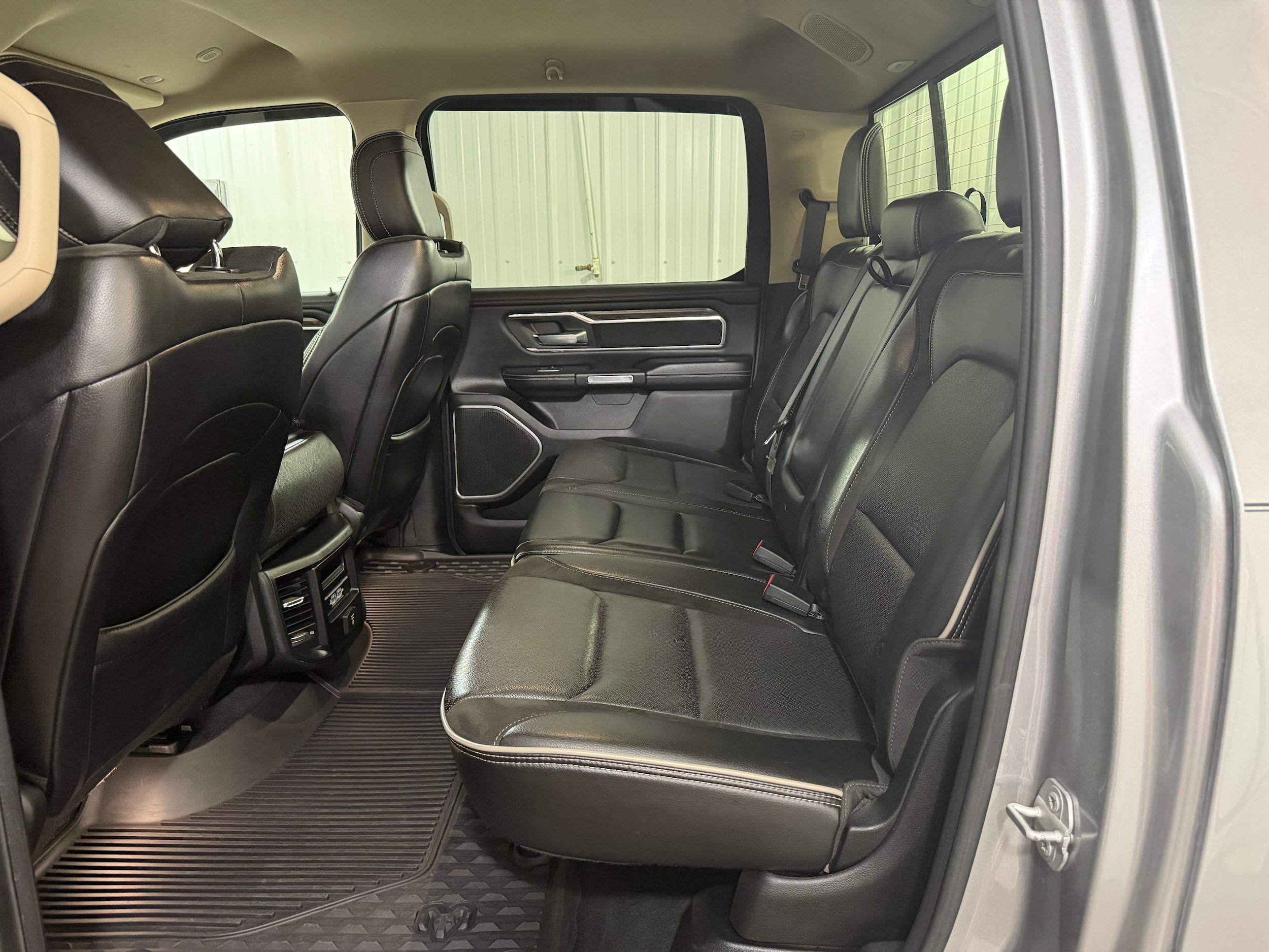 Used 2019 RAM 1500 Laramie AWD/4WD image 13