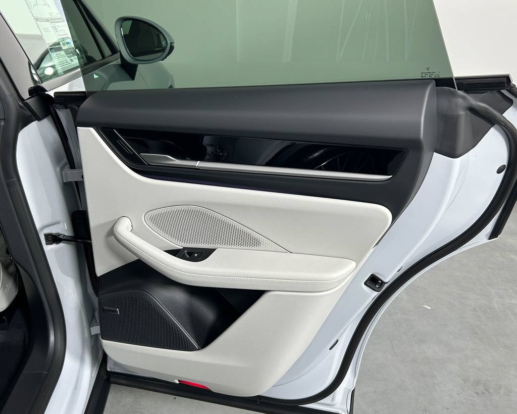 New 2026 Porsche Macan 4 Electric AWD/4WD image 25
