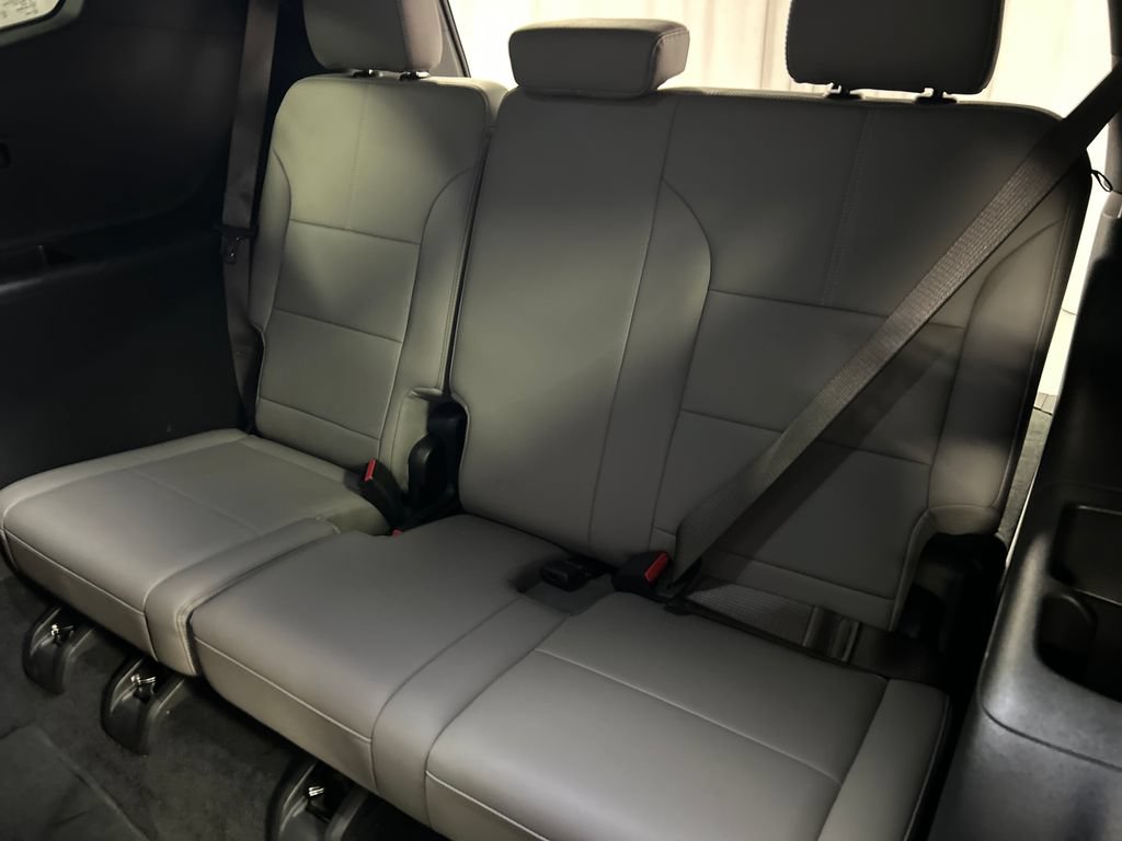 Used 2026 GMC Acadia Elevation w/ Elevation Premium Package FWD image 24