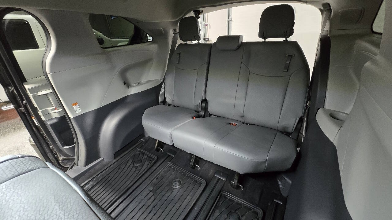 Used 2024 Toyota Sienna XLE w/ XLE Plus Package AWD/4WD image 35