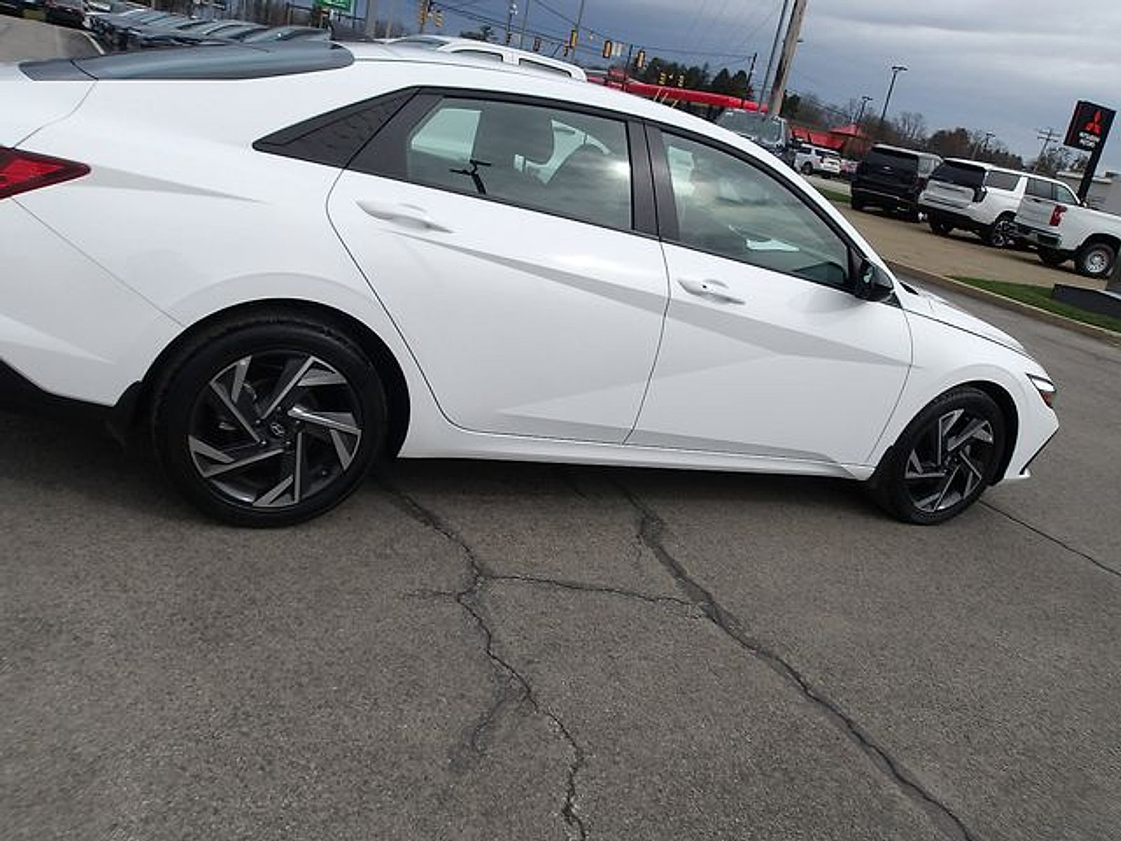 Used 2025 Hyundai Elantra Sport FWD image 8