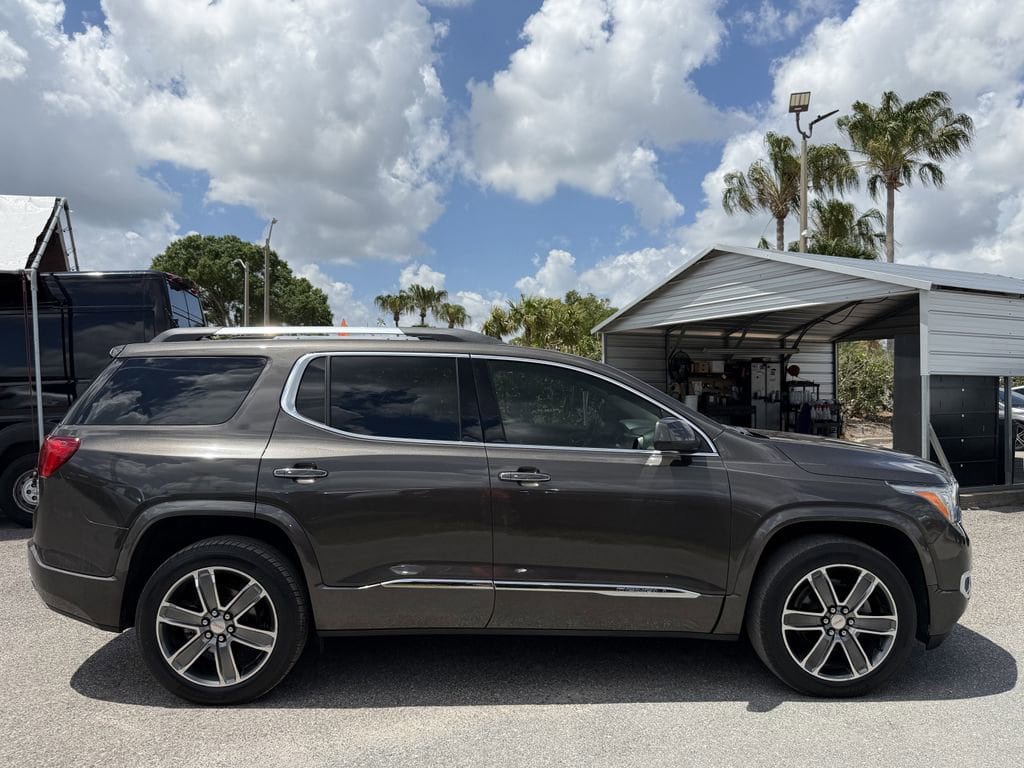 Used 2019 GMC Acadia Denali w/ Technology Package FWD image 4
