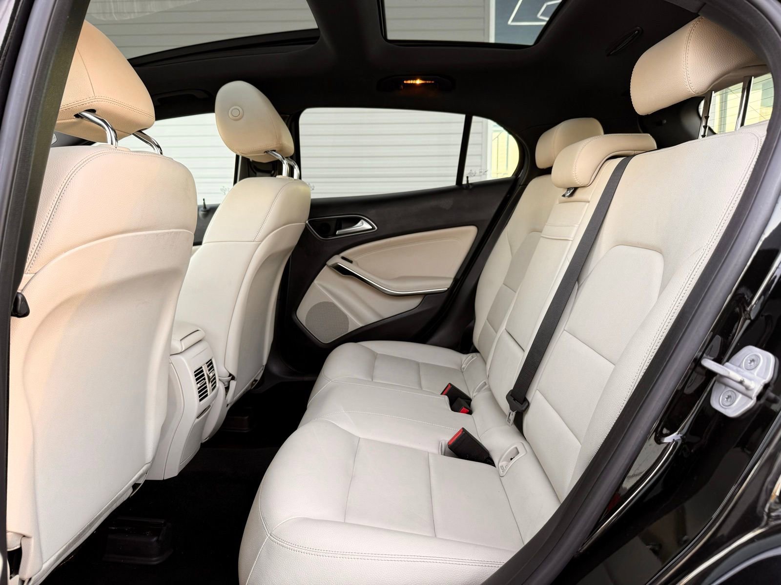 Used 2015 Mercedes-Benz GLA 250 4MATIC image 22