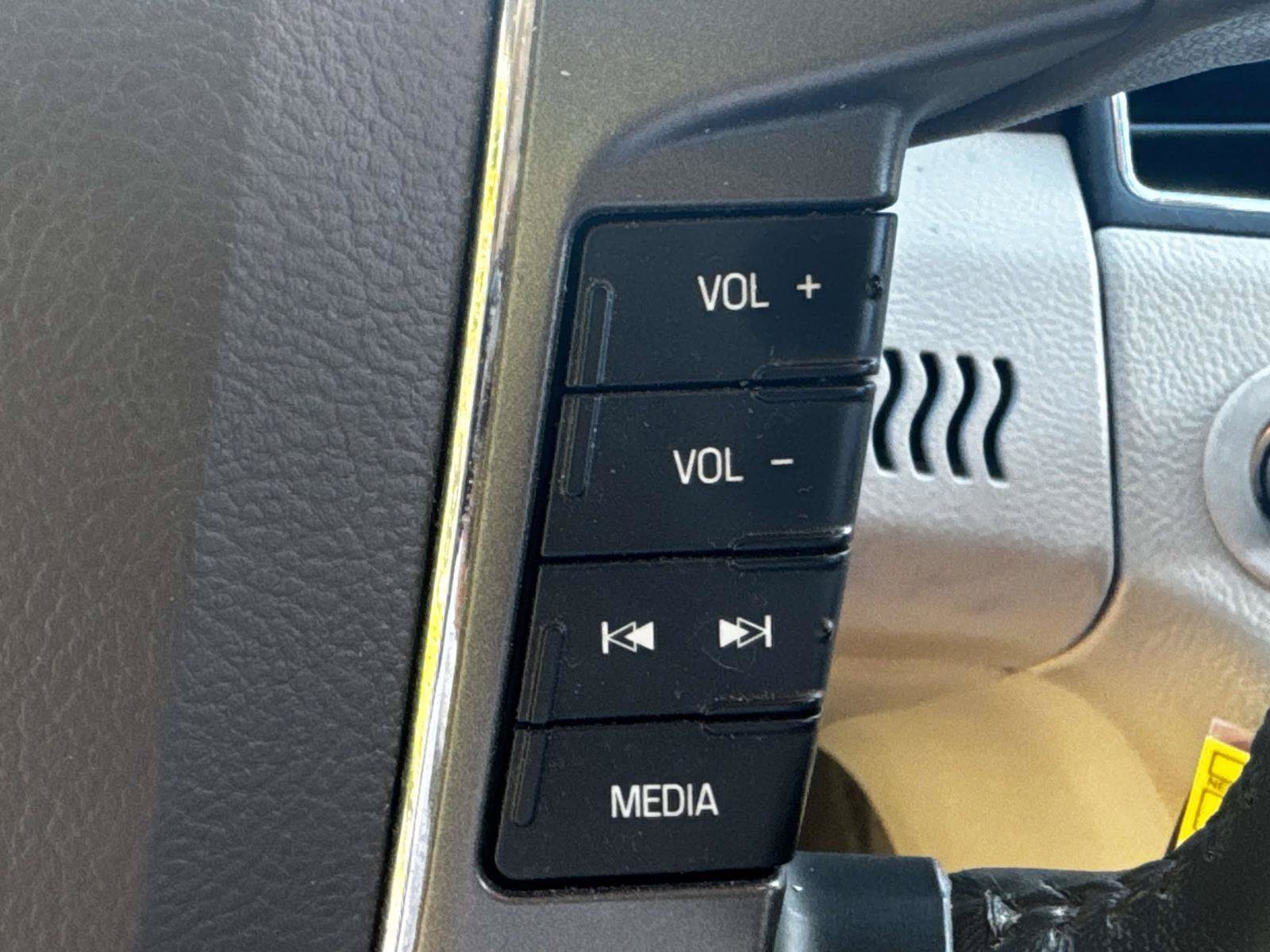 Used 2010 Ford Taurus SEL FWD image 20