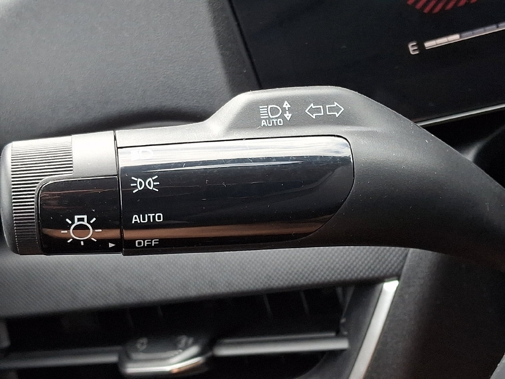 Certified 2025 Kia K4 FWD image 25