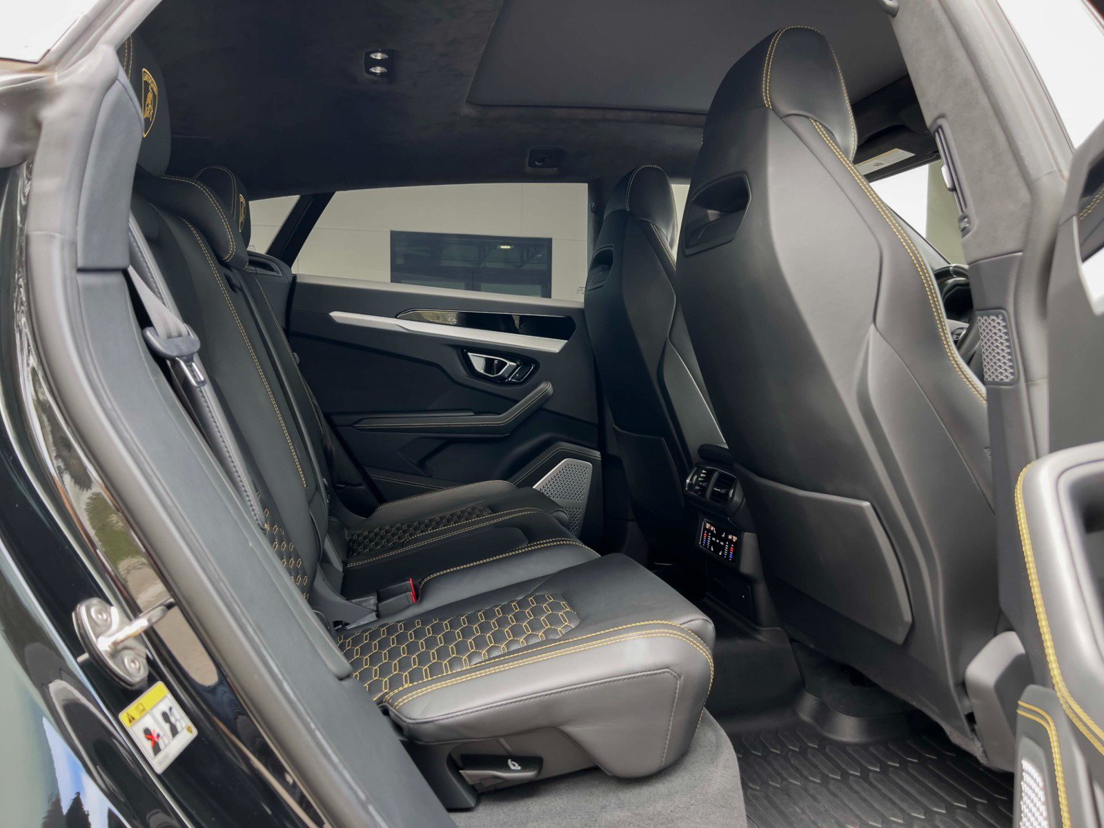 Used 2020 Lamborghini Urus AWD/4WD image 30