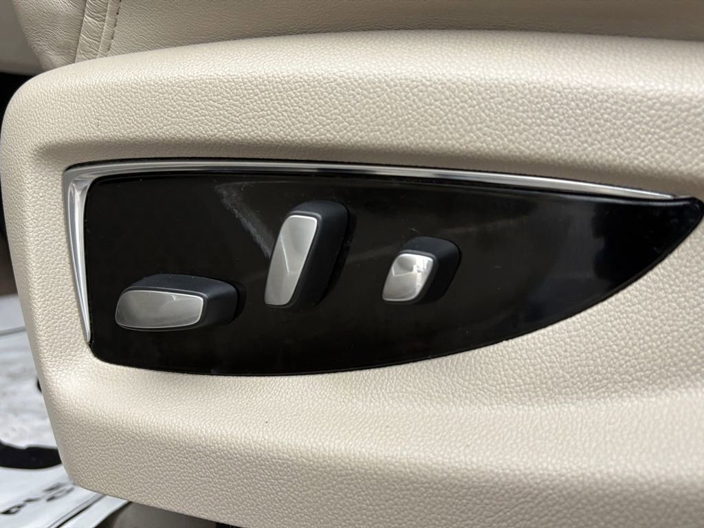 Used 2019 Cadillac Escalade ESV Luxury image 11