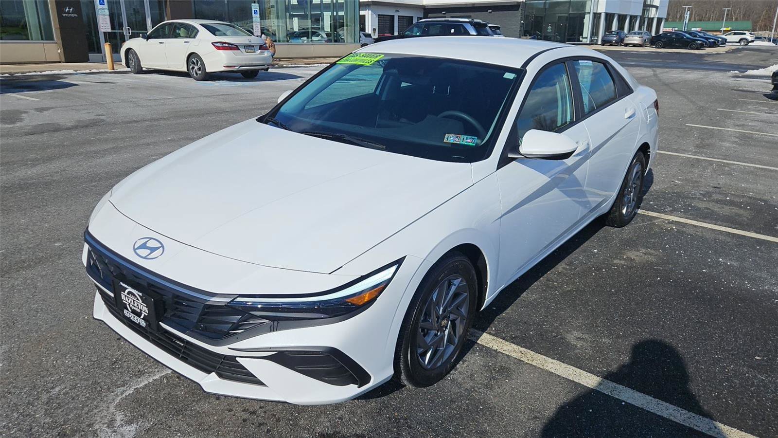 Certified 2025 Hyundai Elantra Blue image 3